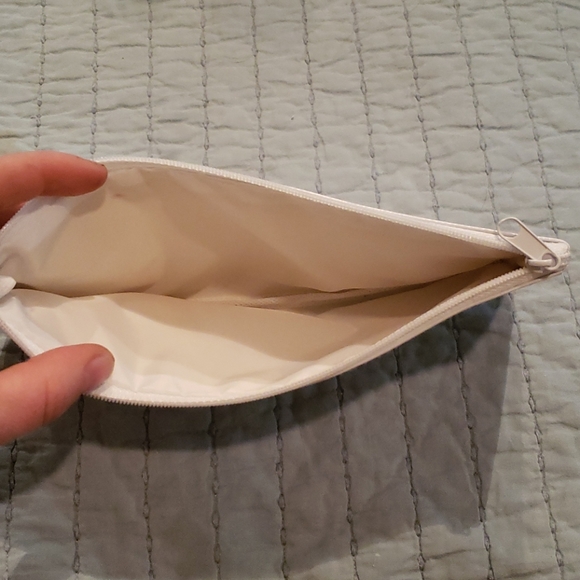 Case - Picture 2 of 4